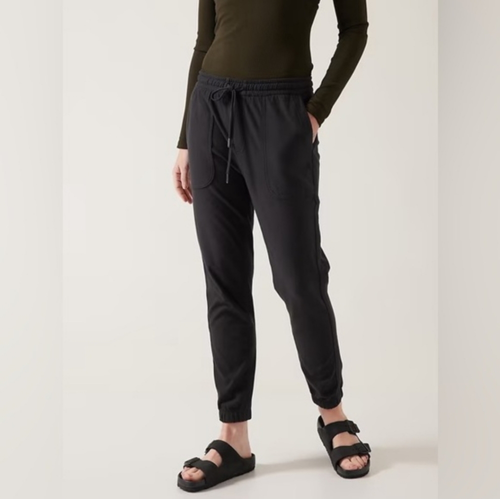 NWT Athleta Farallon Jogger Pants In Black Size 4